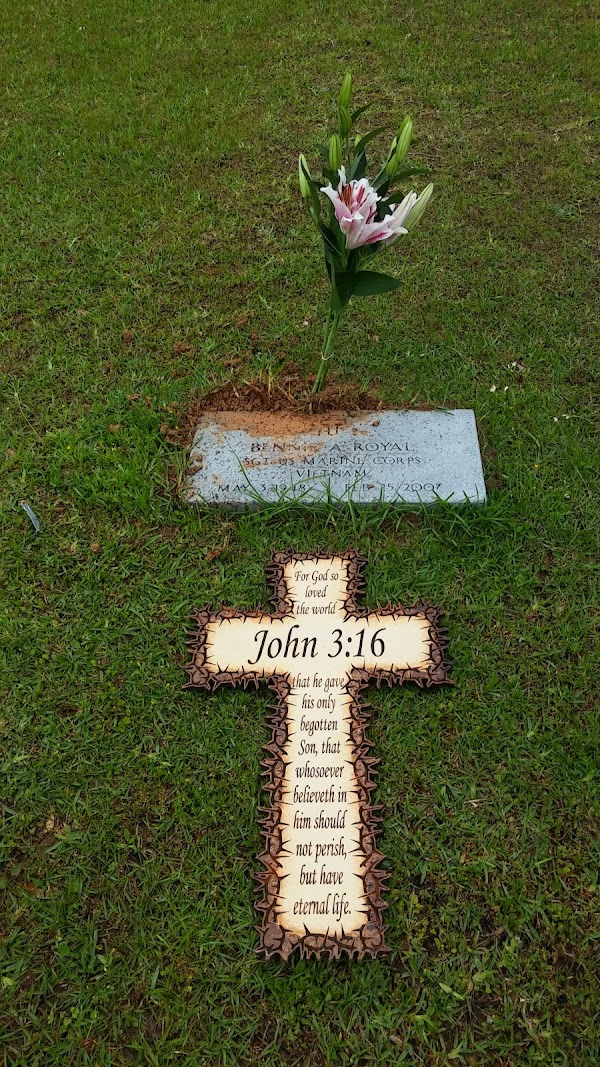 Highland Cemetery grounds