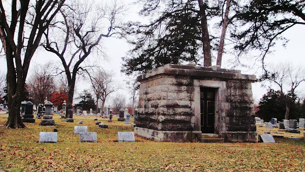 Highland Cemetery grounds