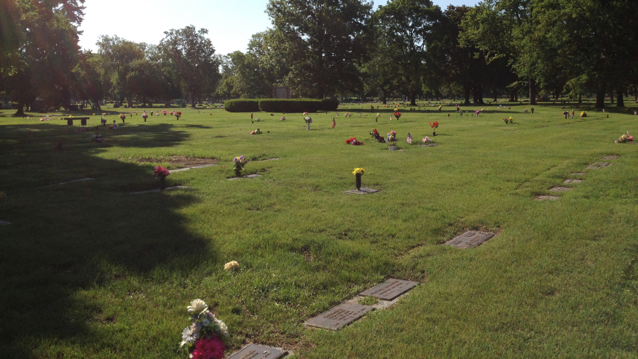 Highland Cemetery cemetery grounds and headstones