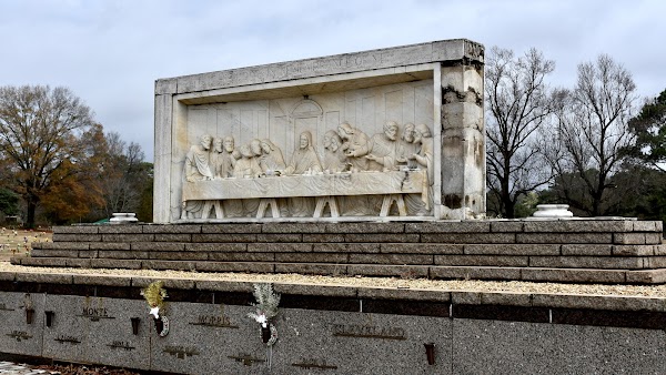 Highland Memorial Gardens grounds