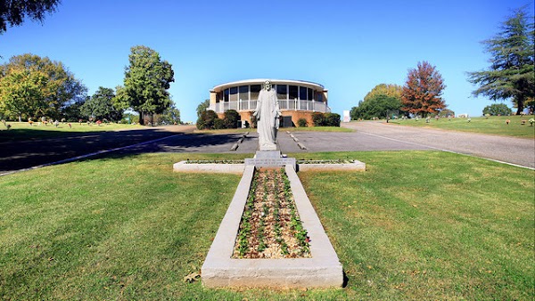 Highland Memorial Gardens grounds