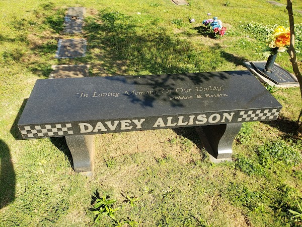 Highland Memorial Gardens grounds