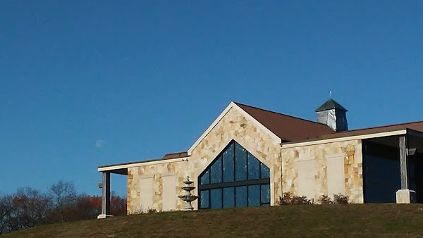 Highland Memorial Park Cemetery grounds