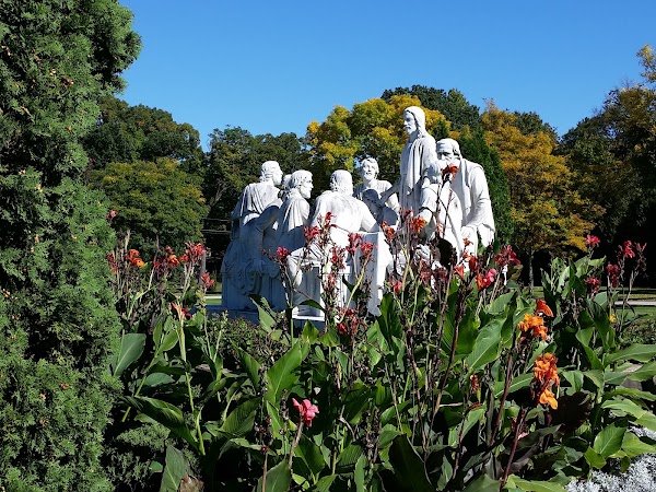 Highland Memorial Park grounds