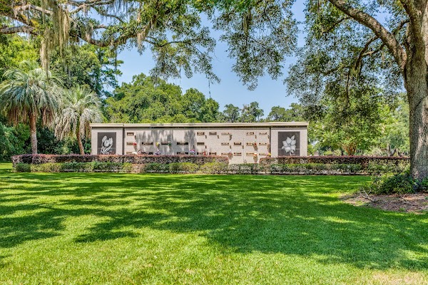 Highland Memorial Park grounds