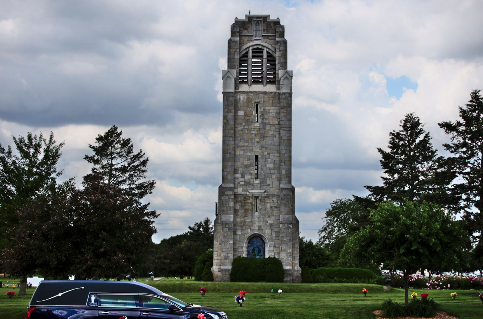 Highland Memory Gardens cemetery grounds and headstones