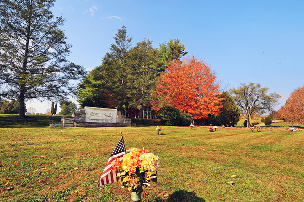 Highland Memory Gardens cemetery grounds and headstones