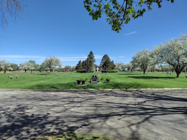 Highland Memory Gardens grounds