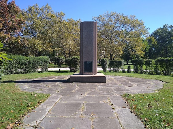 Highland Park Cemetery grounds