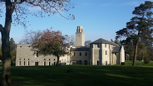 Highland Park Cemetery grounds