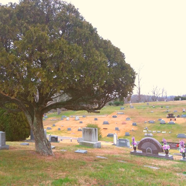 Highland Park Cemetery grounds