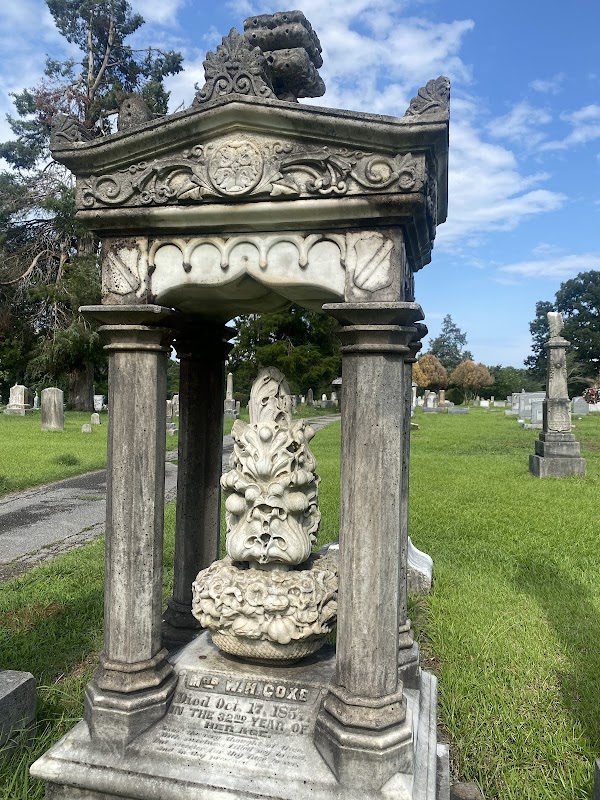 Hill Crest Cemetery grounds