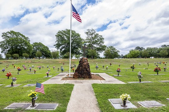 Hill Crest Memorial Park cemetery grounds and headstones