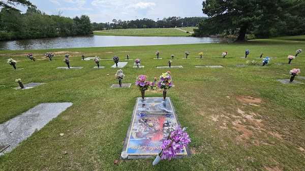 Hillandale Memorial Gardens grounds