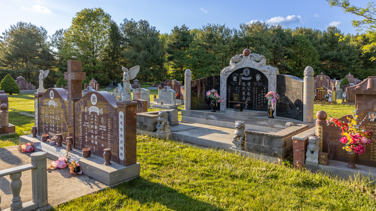 Hillside Cemetery cemetery grounds and headstones