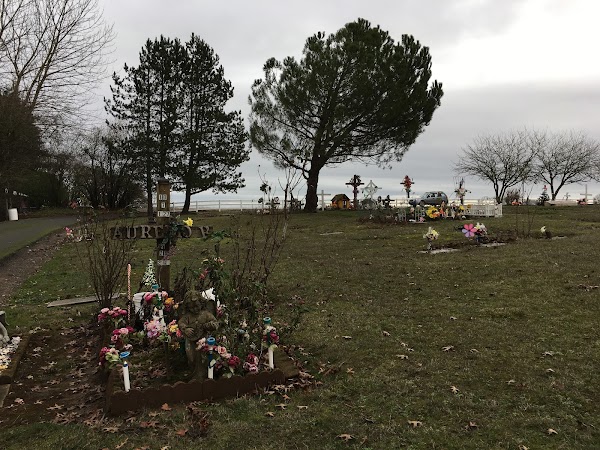 Hilltop Cemetery grounds