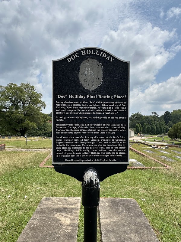 Historic Oak Hill Cemetery grounds
