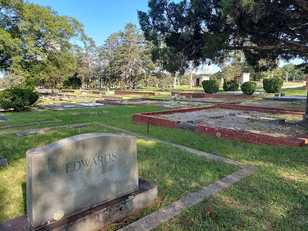 Historic Oak Hill Cemetery grounds