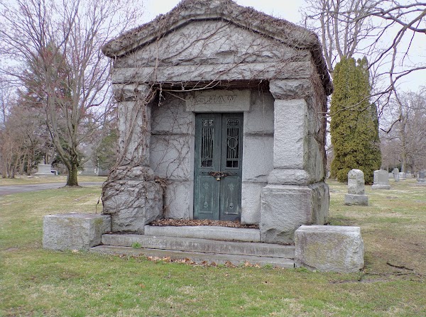 Historic Woodlawn Cemetery grounds