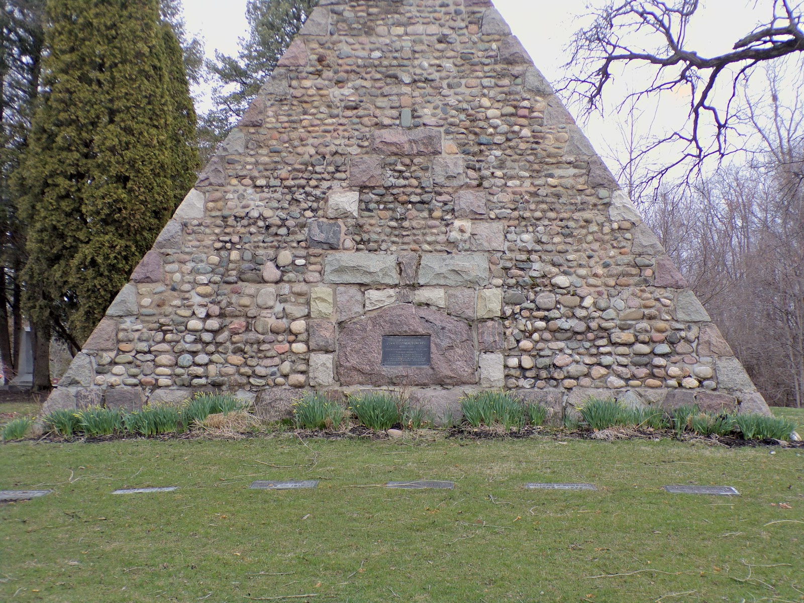 Historic Woodlawn Cemetery cemetery grounds and headstones