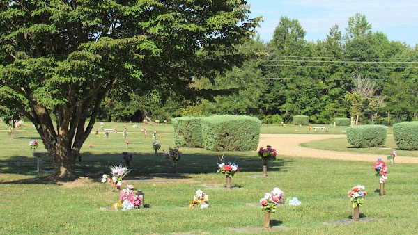 Historyland Memorial Park & Arboretum grounds