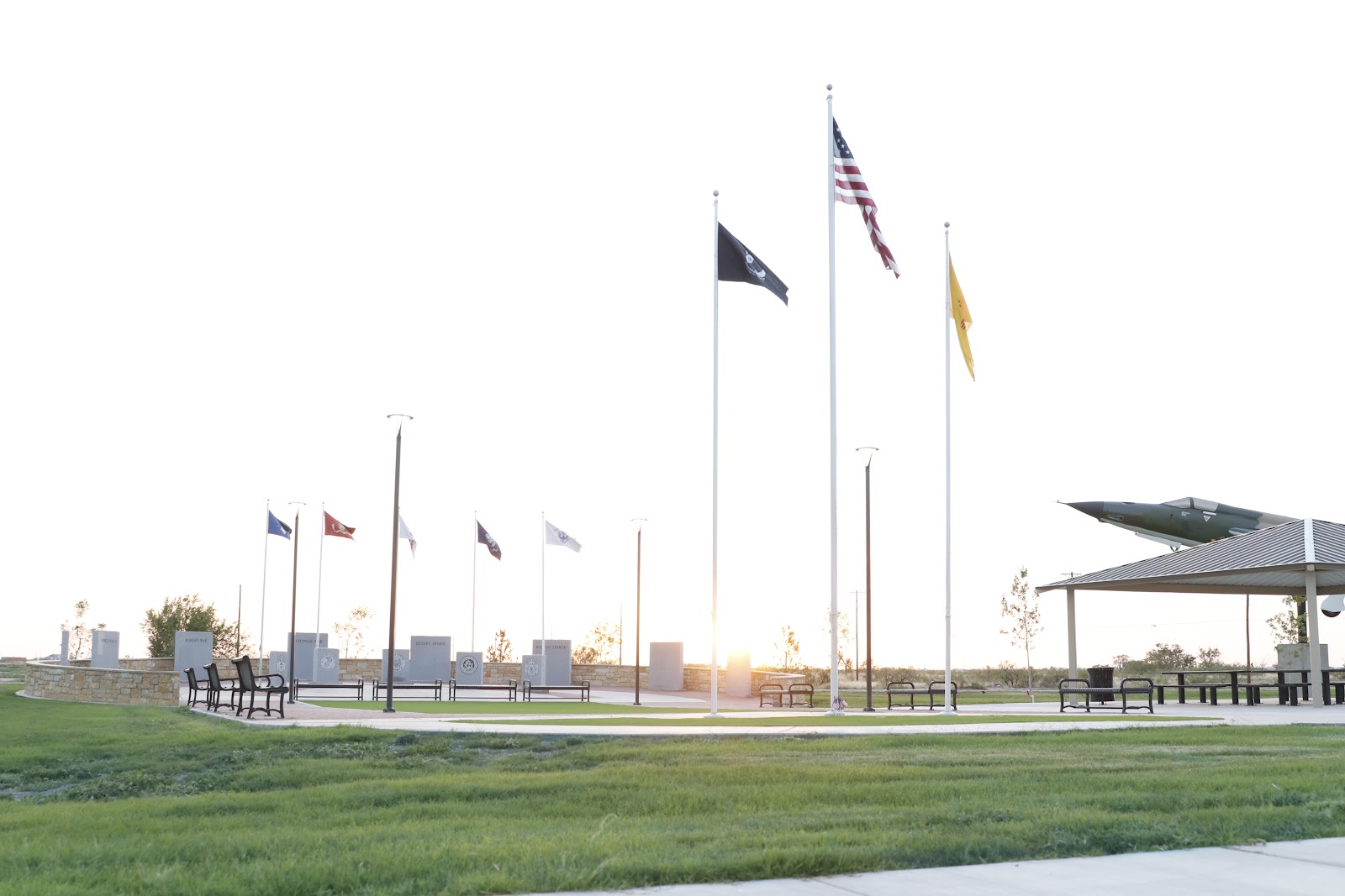 Hobbs Veterans Memorial Park cemetery grounds and headstones