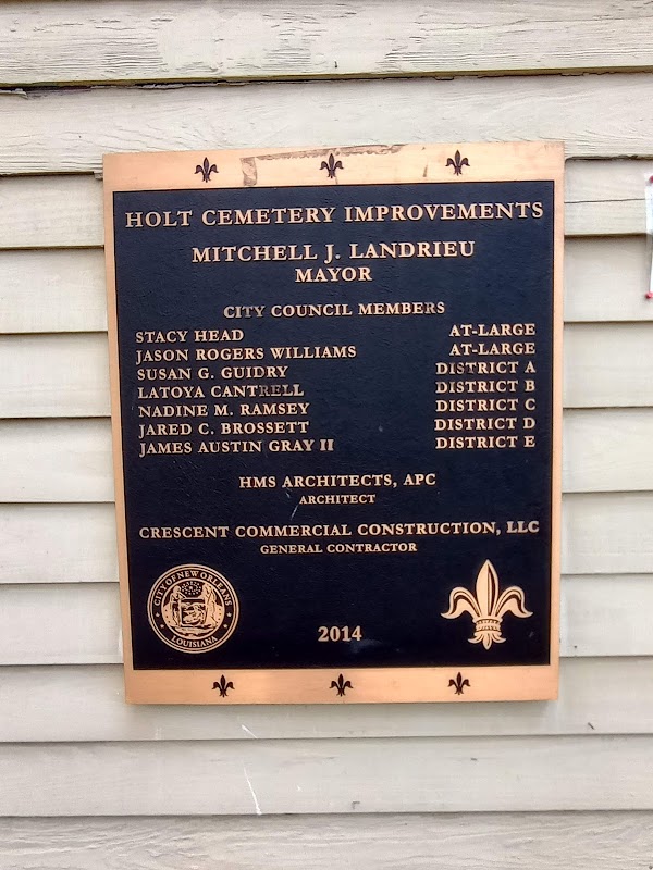 Holt Cemetery grounds