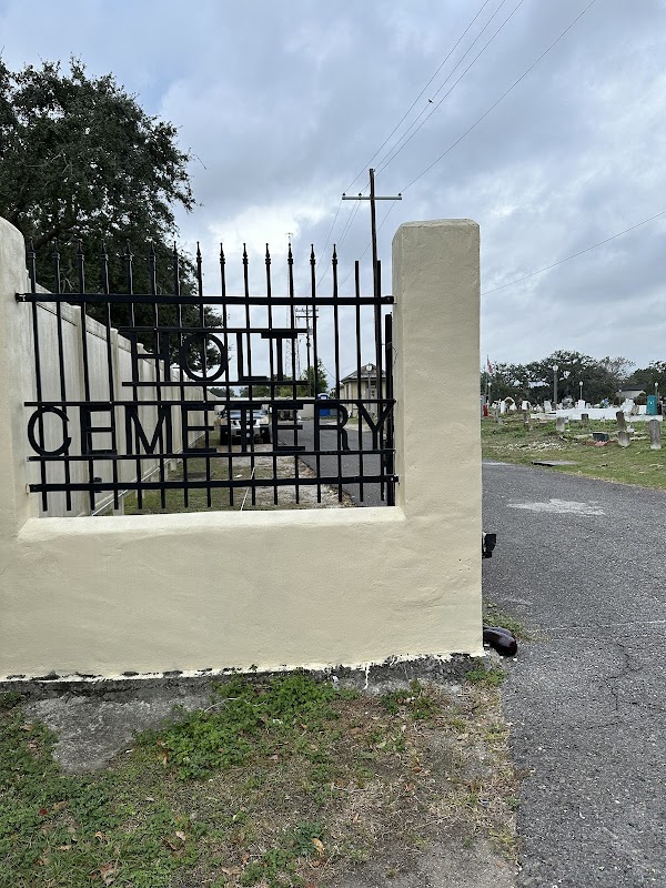 Holt Cemetery grounds