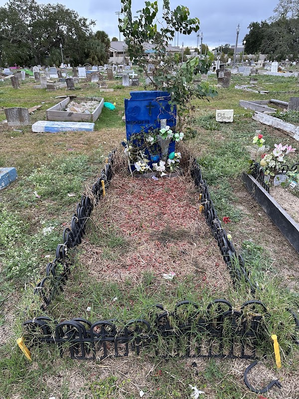 Holt Cemetery grounds