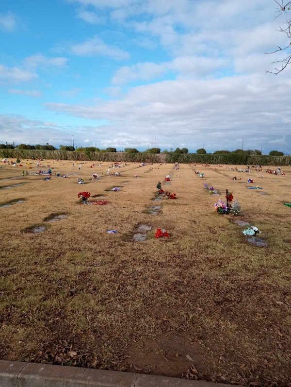 Holy Cross Cemetery grounds