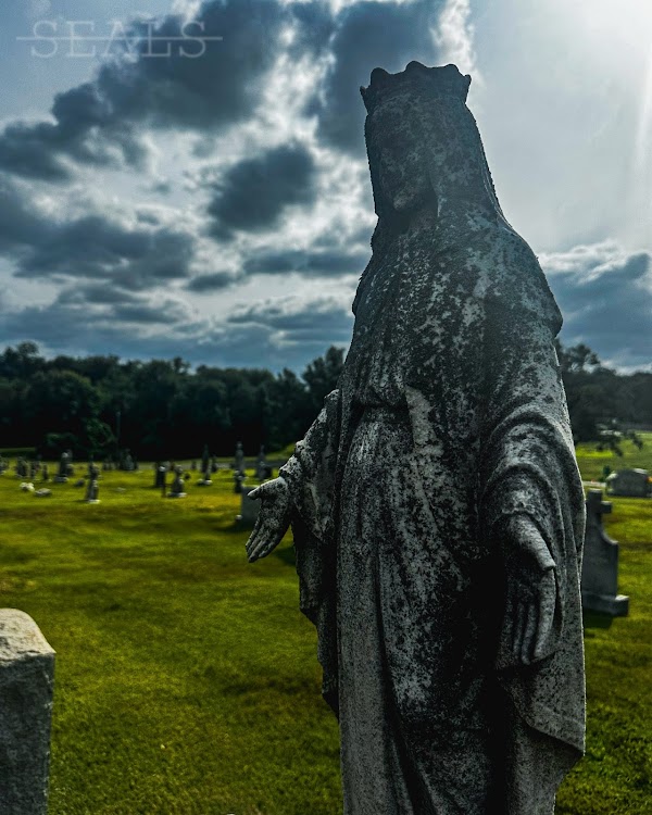 Holy Cross Cemetery grounds