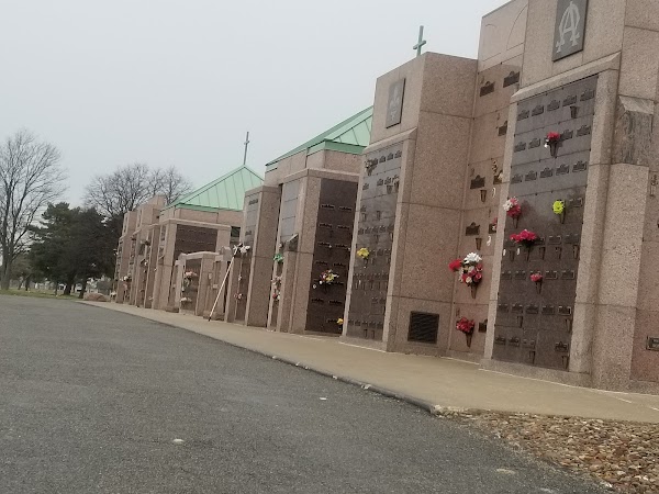 Holy Cross Cemetery grounds