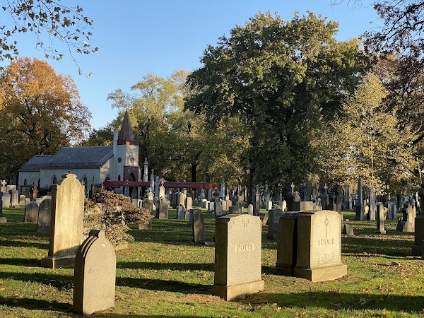 Holy Cross Cemetery grounds