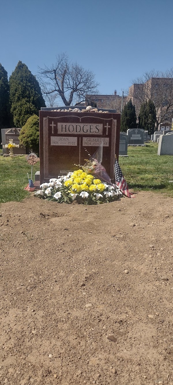 Holy Cross Cemetery grounds