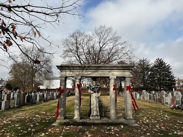 Holy Cross Cemetery grounds