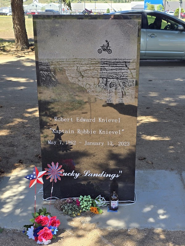 Holy Cross Cemetery grounds