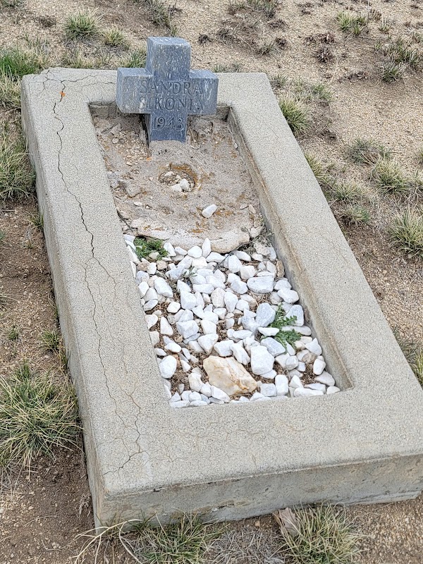 Holy Cross Cemetery grounds