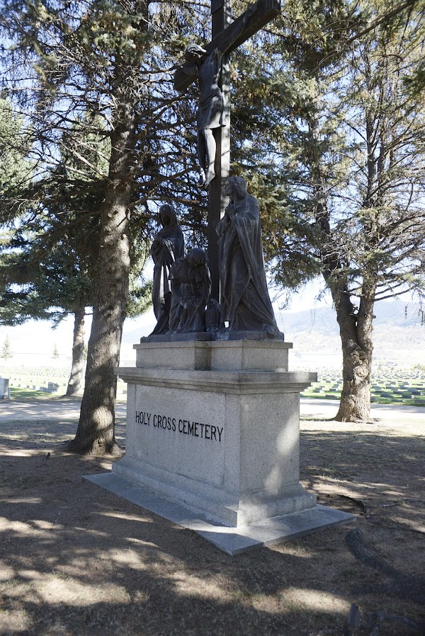 Holy Cross Cemetery grounds