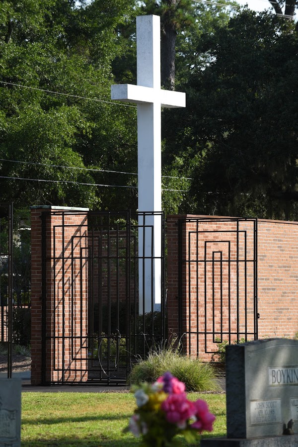 Holy Cross Cemetery grounds