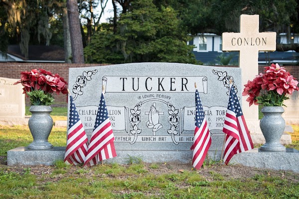Holy Cross Cemetery grounds