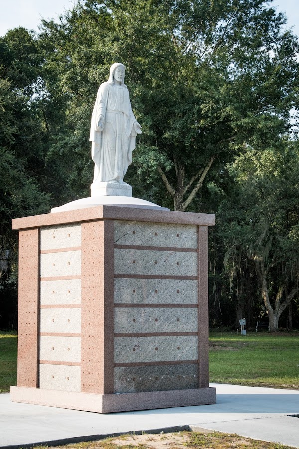 Holy Cross Cemetery grounds