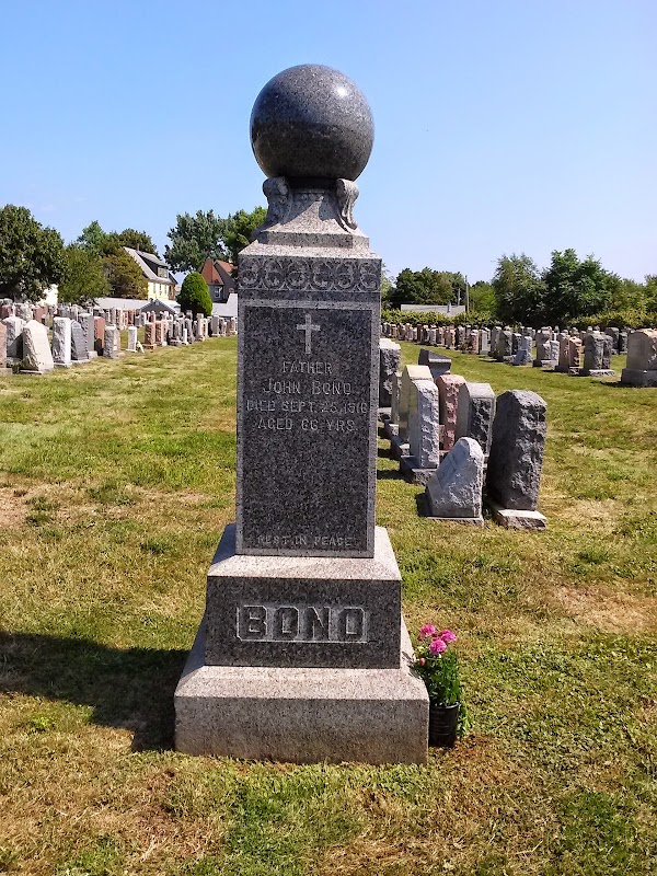 Holy Cross Cemetery grounds