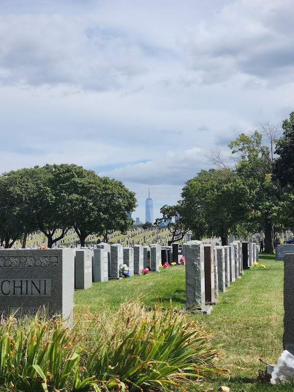 Holy Name Cemetery & Mausoleum grounds
