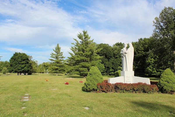Holy Sepulchre Catholic Cemetery grounds