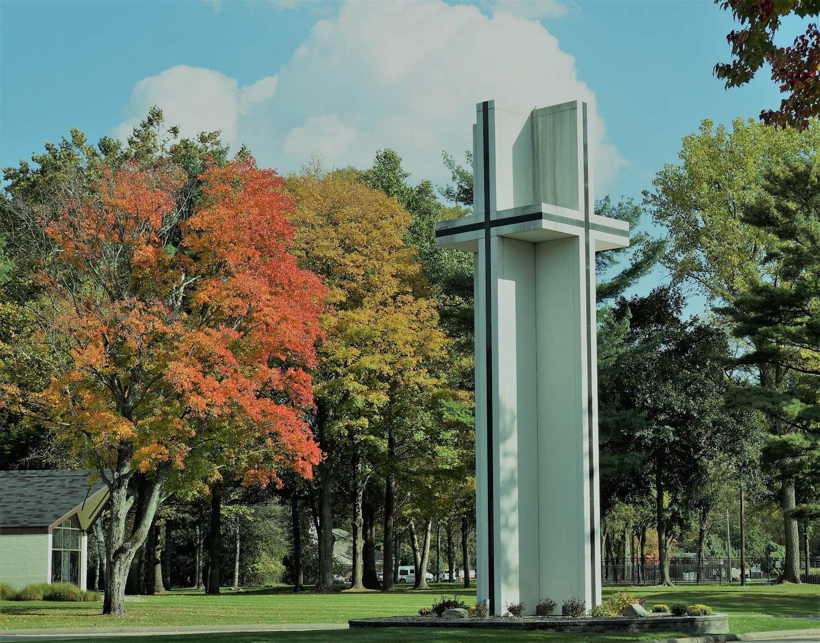 Holy Sepulchre Catholic Cemetery cemetery grounds and headstones
