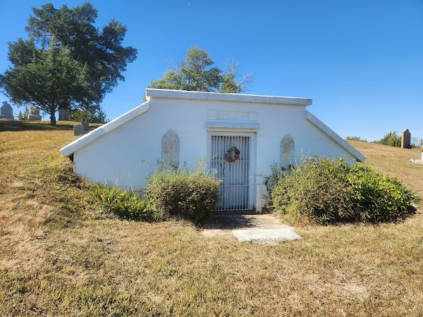 Holy Sepulchre Cemetery grounds