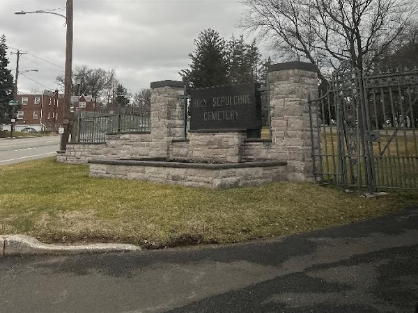 Holy Sepulchre Cemetery grounds
