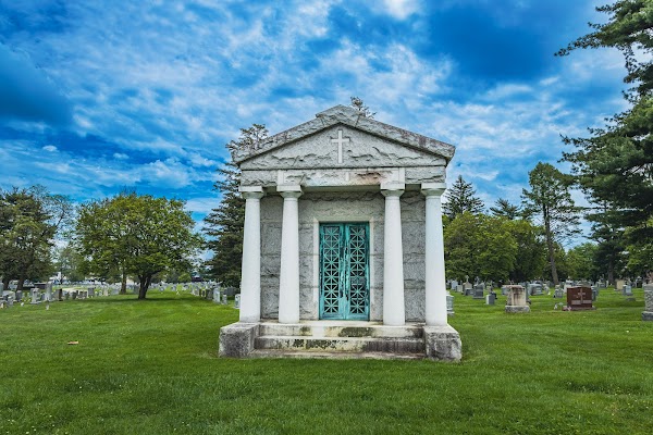 Holy Sepulchre Cemetery grounds