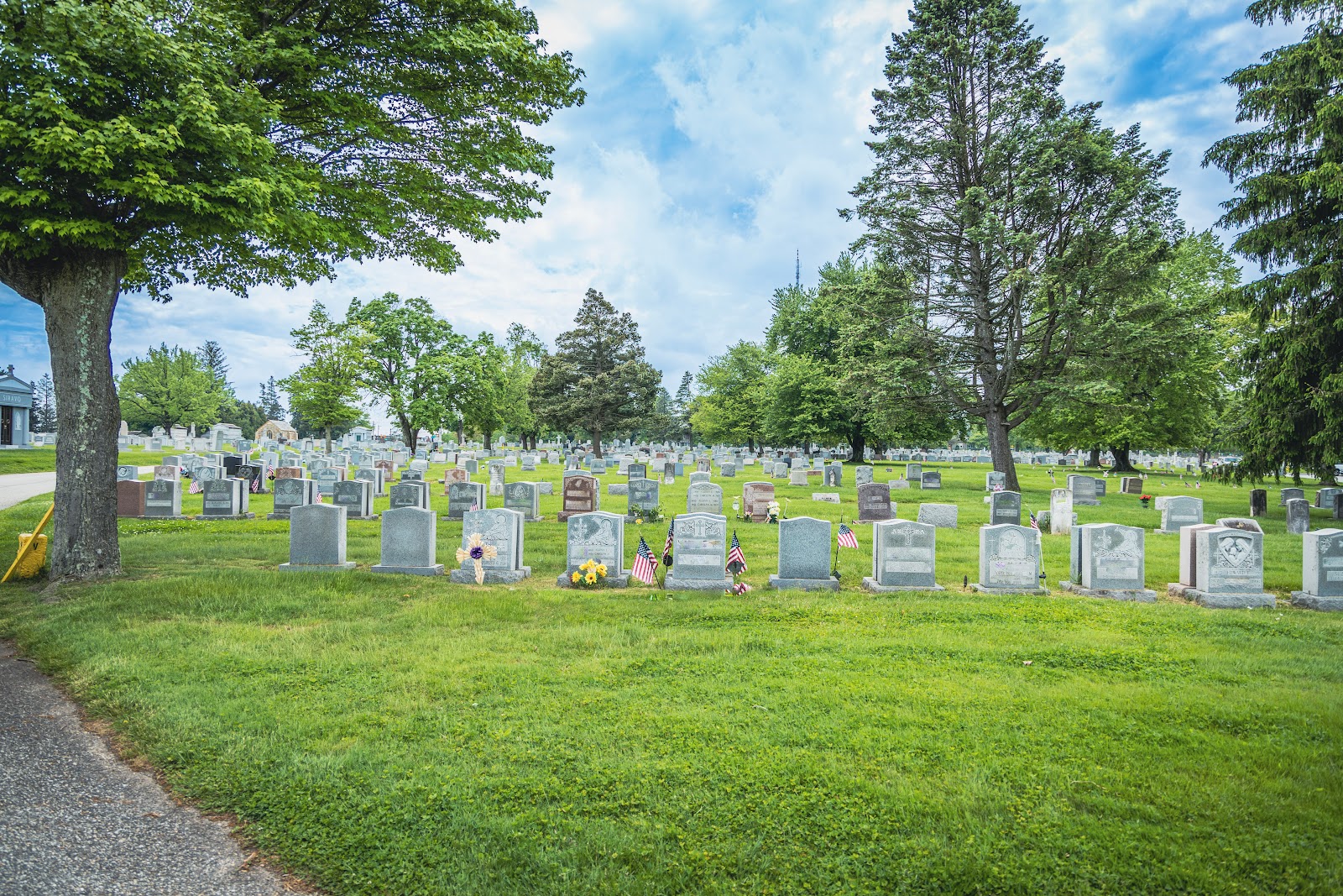 Holy Sepulchre Cemetery cemetery grounds and headstones
