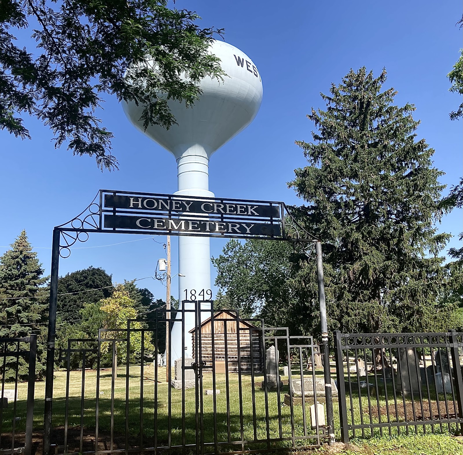 Honey Creek Cemetery ~ West Allis, Wisconsin cemetery grounds and headstones
